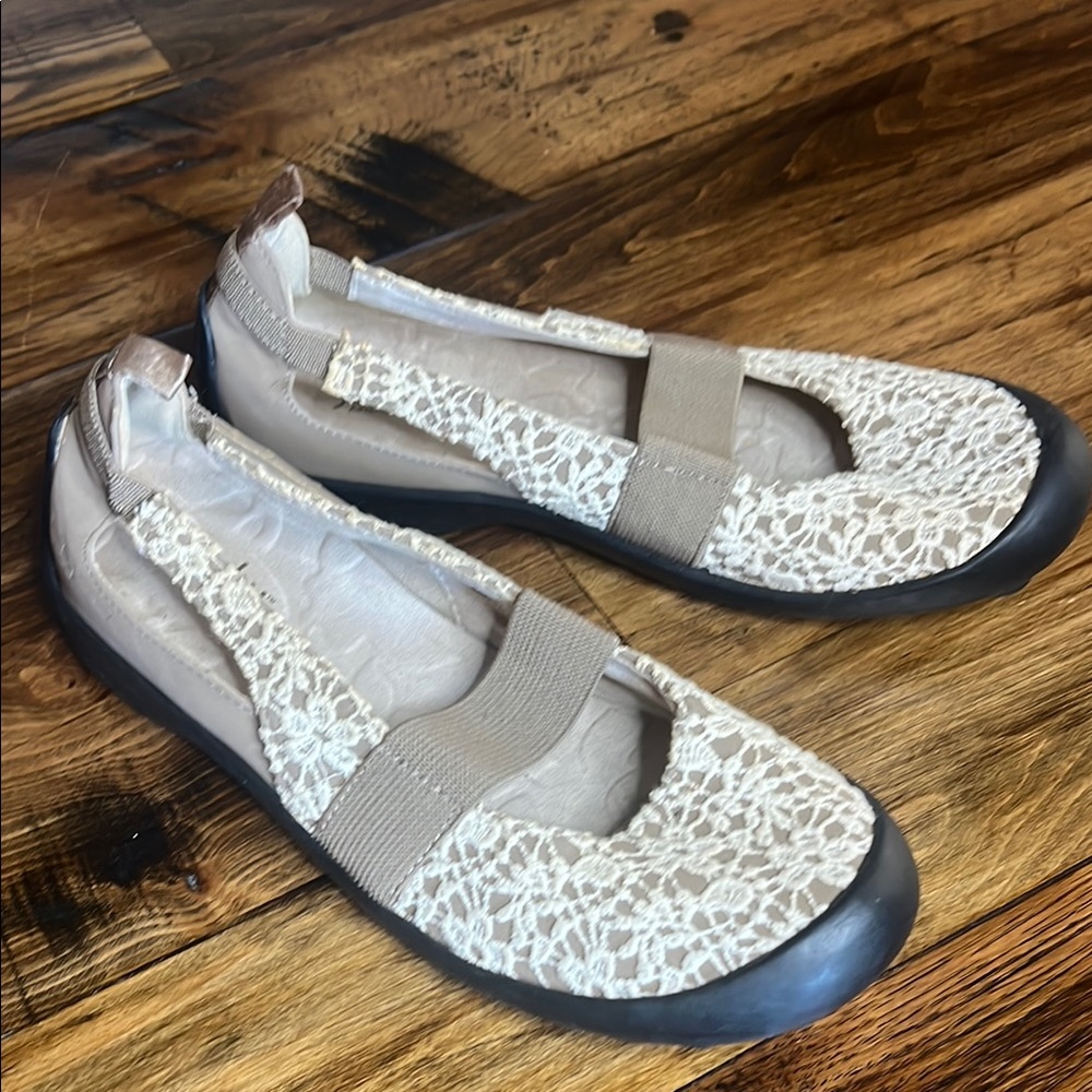 Jambu Cream Lace Flats with Black Soles